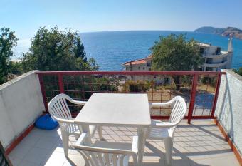 Guesthouse Obala has Balcony rooms