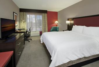 Hilton Garden Inn Sonoma County Airport has Balcony rooms