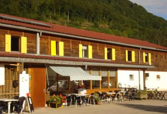 Hostel Le Chandelier has Balcony rooms