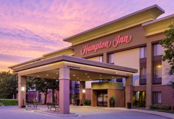 Hampton Inn Eau Claire allows 18 year olds to book a room