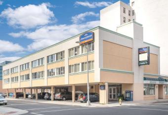 Howard Johnson by Wyndham Atlantic City has Smoking rooms