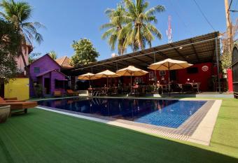 Star Bar Rooms allows 18 year olds to book a room