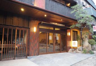 Kamiobo allows 18 year olds to book a room