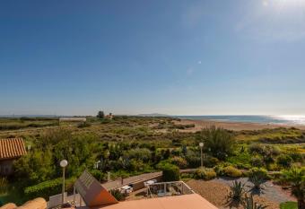 Hotel Les Dunes allows 18 year olds to book a room