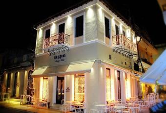 Spon Boutique Hotel allows 18 year olds to book a room