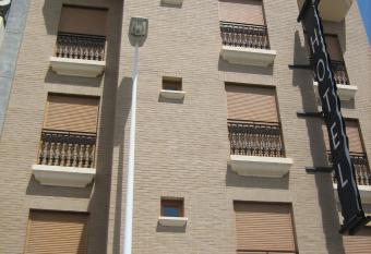 Hotel Do  a Isabel allows 18 year olds to book a room