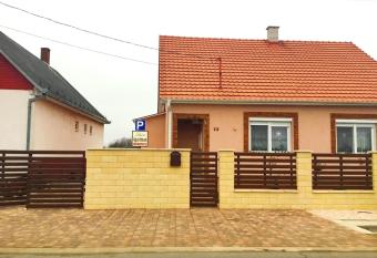 Lara Apartman has Balcony rooms