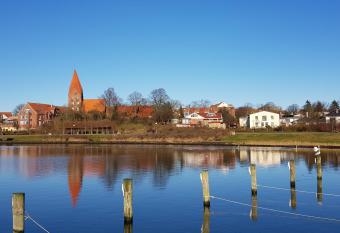 Ferienhaus mit DDR-Charme an der Ostsee und Salzhaff has Balcony rooms
