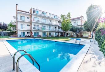 Apartamentos Sunway San Jorge allows 18 year olds to book a room