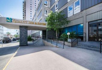 Quality Inn & Suites Yellowknife allows 18 year olds to book a room