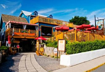 La Galouine Auberge has Balcony rooms