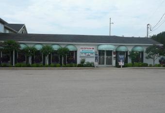 H  tel - Motel Coronet has Balcony rooms