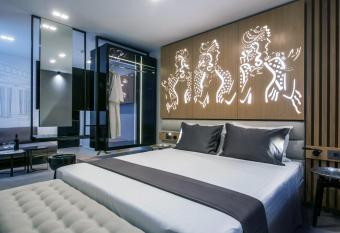 Lavris City Suites allows 18 year olds to book a room