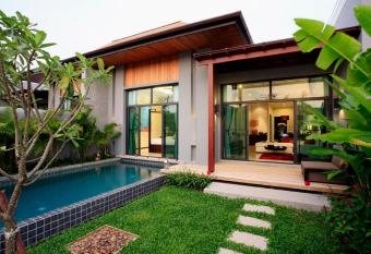 Two Villas HOLIDAY - Onyx Style Nai Harn Beach, Phuket allows 18 year olds to book a room
