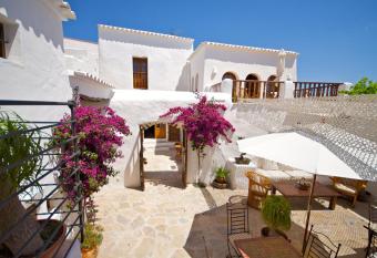 Agroturismo Can Pardal allows 18 year olds to book a room