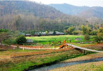 Karen Eco Lodge has Balcony rooms