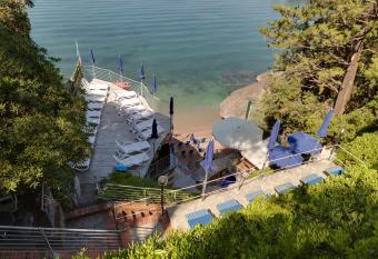 Hotel Il Nido allows 18 year olds to book a room