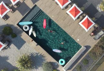 H  tel Le Vert Bois has Balcony rooms