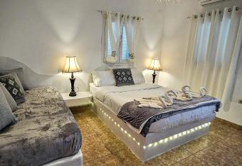 Pleasure Seaside Rooms has Balcony rooms