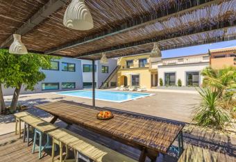 2 bedrooms villa with sea view shared pool and jacuzzi at Quelfes 3 km away from the beach has Balcony rooms