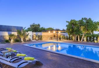 One bedroom appartement with sea view shared pool and enclosed garden at Quelfes 3 km away from the beach has Balcony rooms