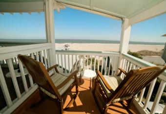 Desoto Beach Terraces has Balcony rooms