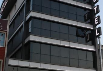 R  VADA HOTEL allows 18 year olds to book a room