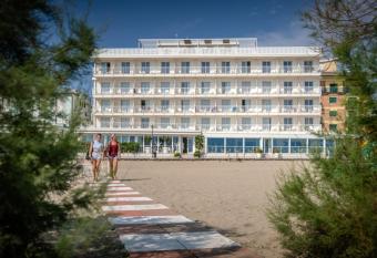 Stellamare has Balcony rooms