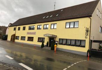 Eiscaf   - Pizzeria Antonio allows 18 year olds to book a room