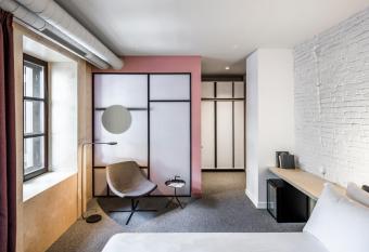 BURSA Hotel Kyiv allows 18 year olds to book a room