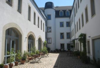 Hofgarten 1824 Hotel garni allows 18 year olds to book a room