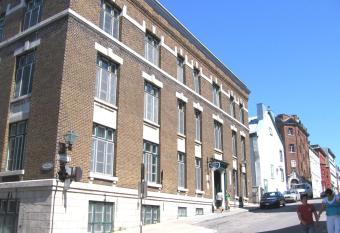 Auberge Internationale de Quebec - HI CANADA allows 18 year olds to book a room