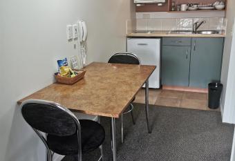 Bks Egmont Motor Lodge allows 18 year olds to book a room