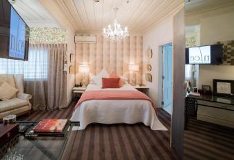 Nice Hotel allows 18 year olds to book a room