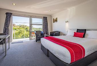 Pukekura Motor Lodge has Balcony rooms