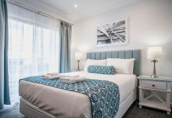 Marina Hotel allows 18 year olds to book a room