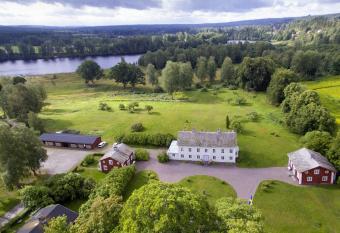 B&B Kvarntorps Herrg  rd has Balcony rooms