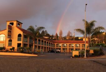 Travelers Inn has Smoking rooms