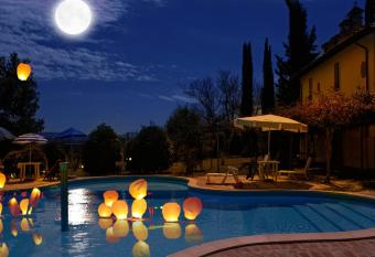 Subretia Residenze Di Campagna allows 18 year olds to book a room