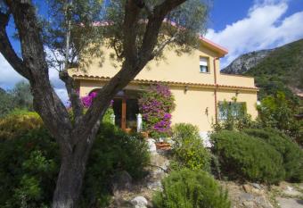 Agriturismo Sa Rocca has Balcony rooms