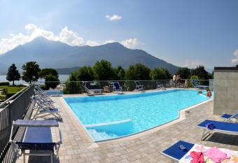 Camping Villaggio Paradiso has Balcony rooms