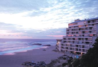 Inn at Spanish Head Resort Hotel allows 18 year olds to book a room
