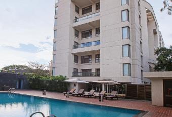 Oakwood Residence Naylor Road Pune has Balcony rooms