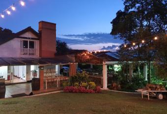 Hotel Casa Madero allows 18 year olds to book a room