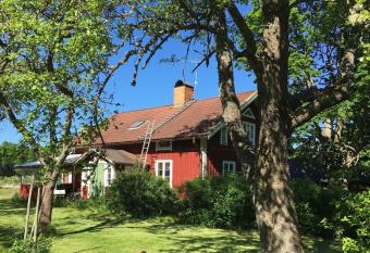 S  ttraby villa has rooms with a private hot tub