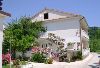 Apartments with a parking space Palit, Rab - 14610 has Balcony rooms