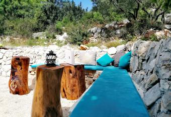 Guesthouse Oliva allows 18 year olds to book a room