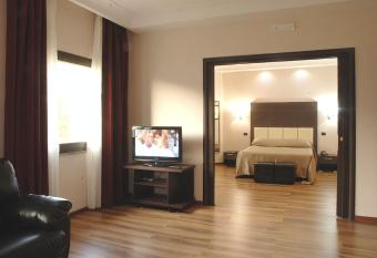 Forum Palace Hotel has rooms with a private hot tub