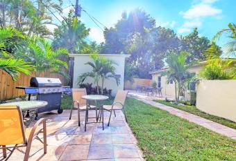 Tropical Getaway - 628A allows 18 year olds to book a room