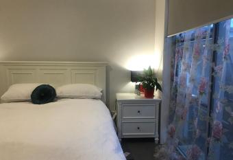 Holiday House has rooms with a private hot tub